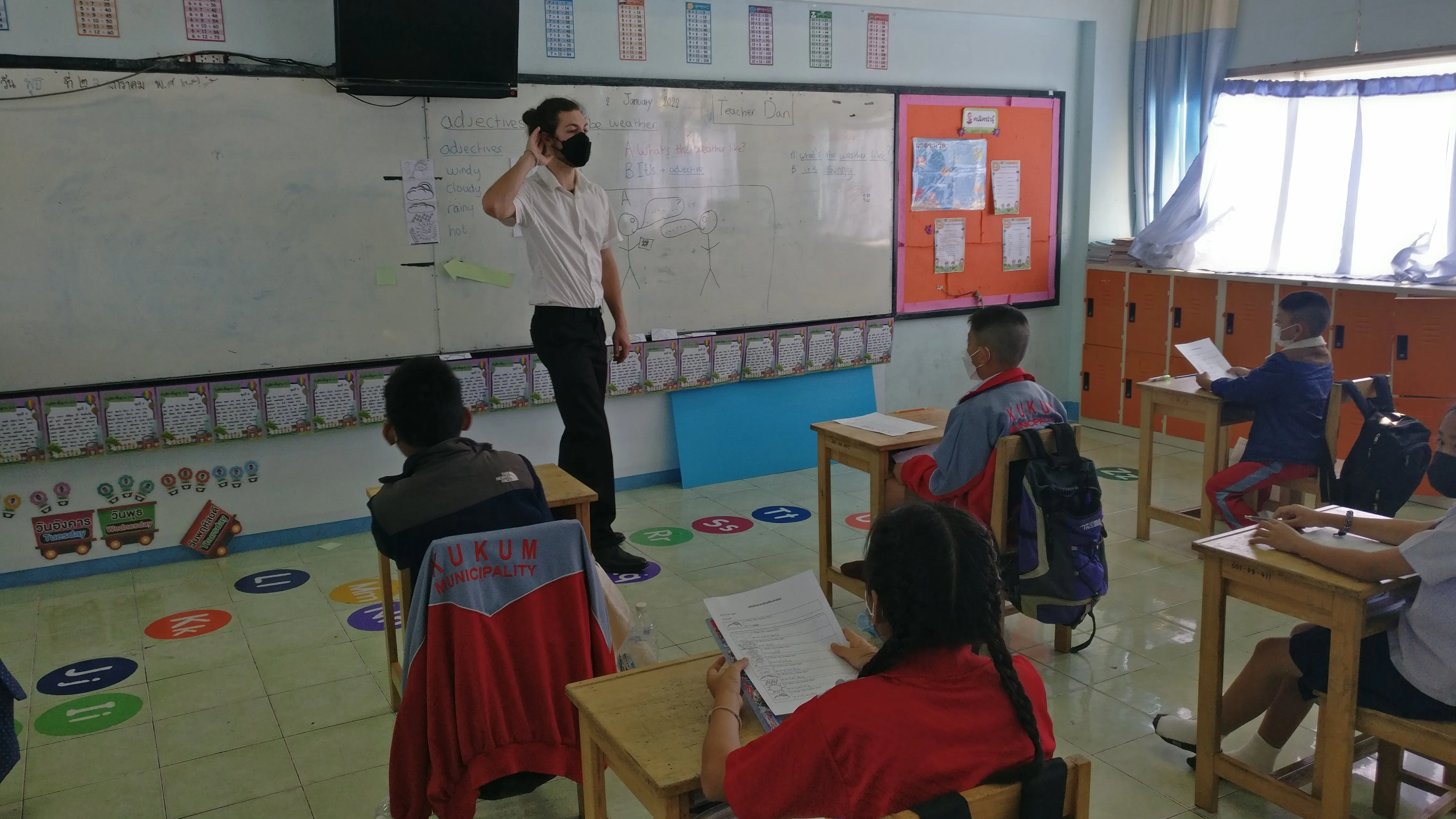 Dan Thomas teaching a class